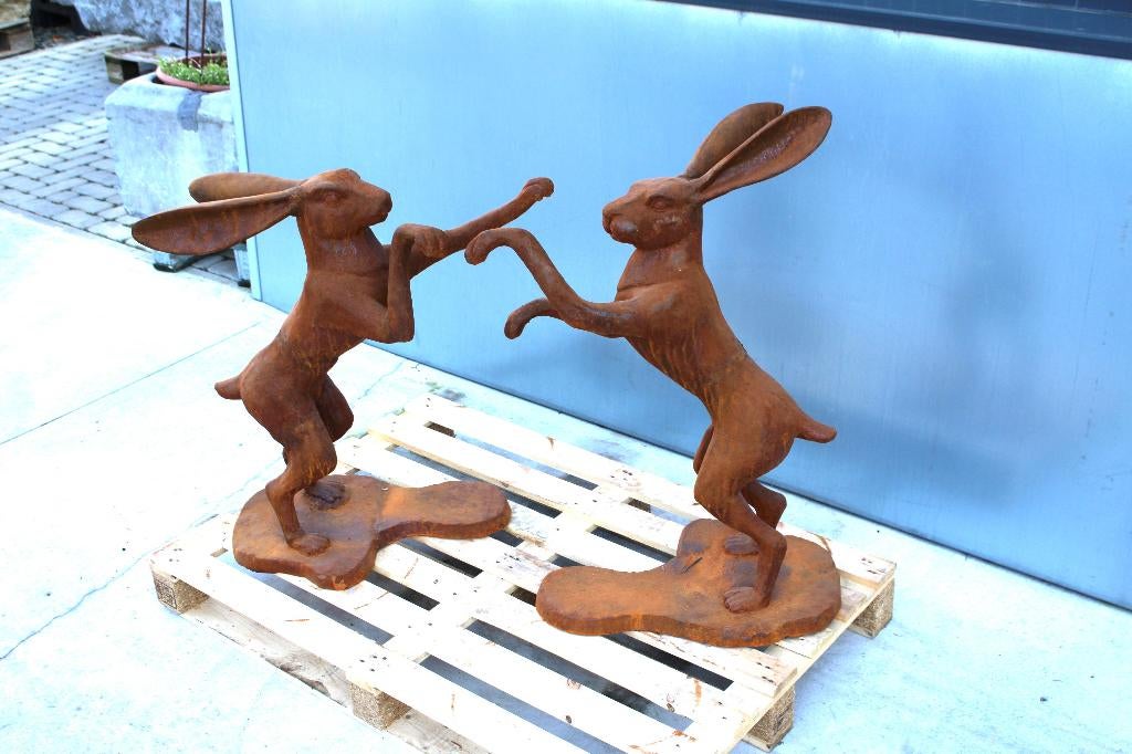 statue d un combat de lièvres en fonte rouillé, Enlèvement, Neuf, Métal, Animal