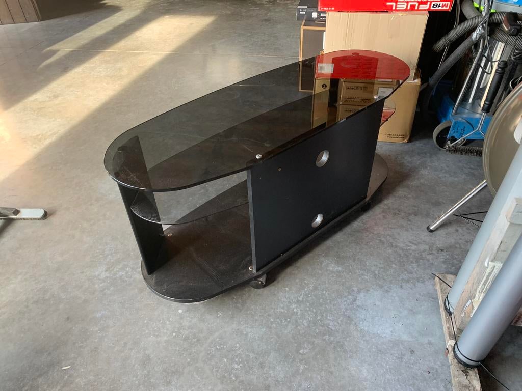 Tv meubel op wieltjes, Ophalen, Zo goed als nieuw