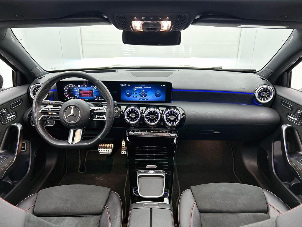 Mercedes-Benz A-klasse 250 e Hatchback AMG Line | Panoramisc, Autos, Euro 6, Entreprise, 16 kWh, Hybride rechargeable