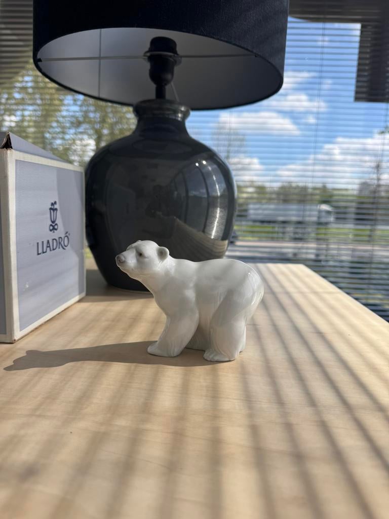 Lladró 4154 “Attentive Polar Bear”, Ophalen of Verzenden