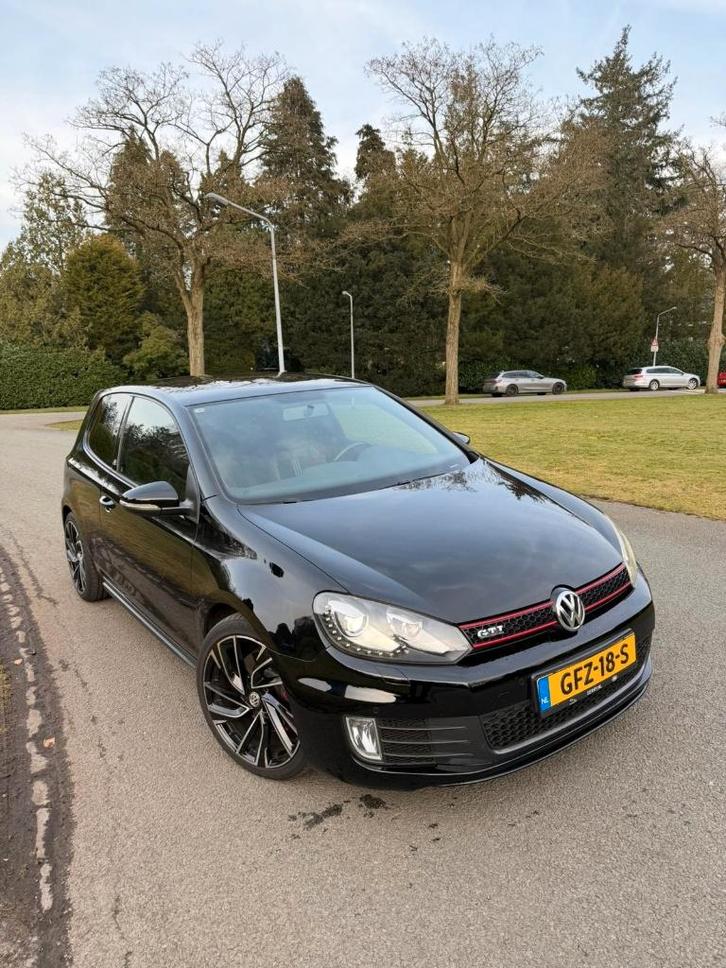 Volkswagen Golf 2.0 GTI ADIDAS LIMITED EDITION, Auto's, Volkswagen, Particulier, Golf, Achteruitrijcamera, Airconditioning, Apple Carplay
