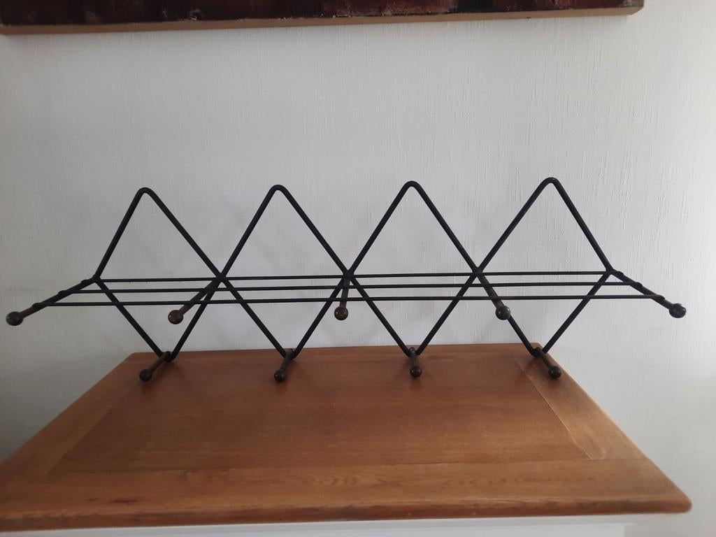 Portemanteau en fer forgé, Enlèvement