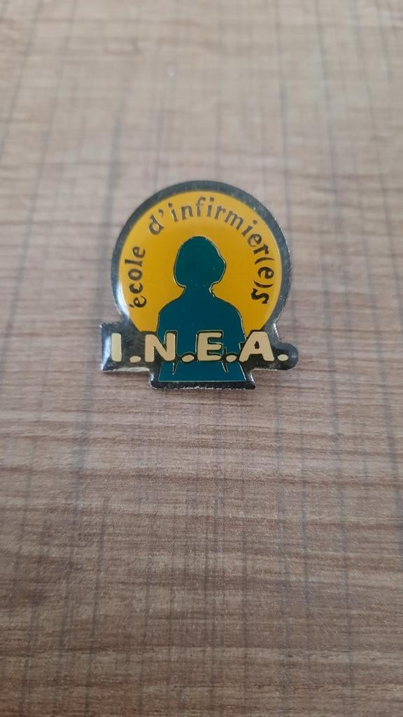 Pin école d'infirmier(e)s, Collections, Enlèvement ou Envoi, Utilisé, Insigne ou Pin's