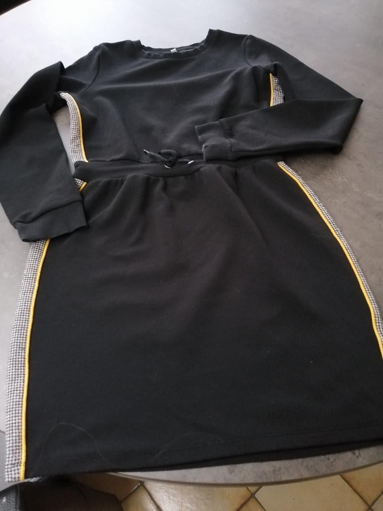 zwart kleedje maat 146- 152, Kinderen en Baby's, Kinderkleding | Maat 146, Ophalen of Verzenden, Zo goed als nieuw, Meisje, Jurk of Rok