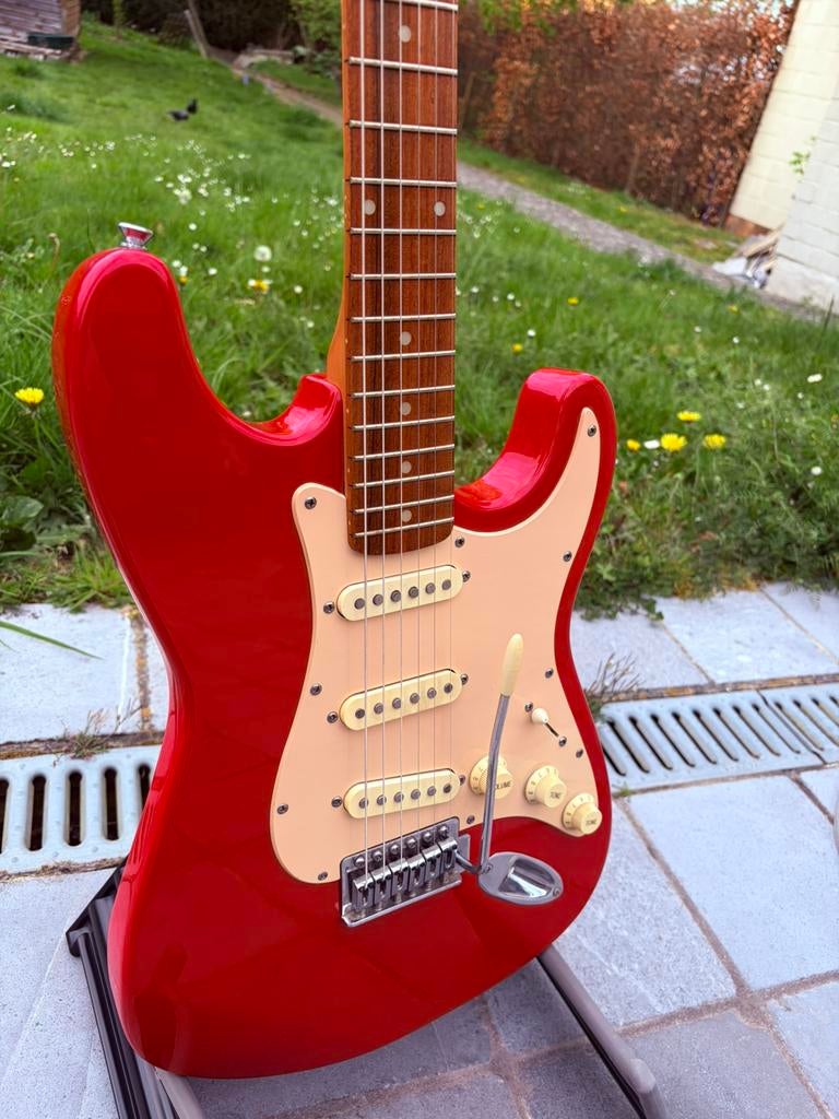Pro Tone Strat-style elektrische gitaar, Muziek en Instrumenten, Snaarinstrumenten | Gitaren | Elektrisch, Ophalen, Zo goed als nieuw