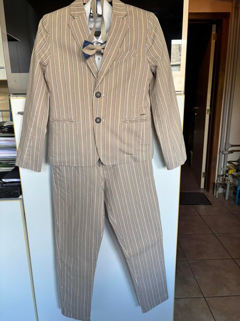 Luxe kostuum voor jongens van een Italiaans top merk, Enfants & Bébés, Vêtements enfant | Taille 128, Enlèvement, Comme neuf, Garçon