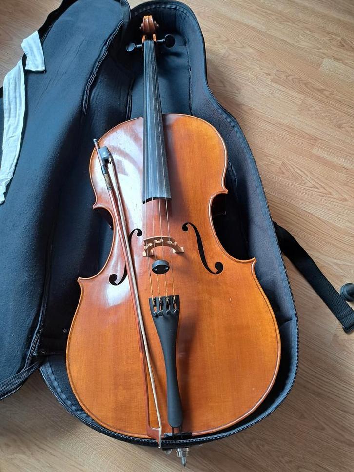 Cello Ezabel (bouwer Eeckelaert), Muziek en Instrumenten, Strijkinstrumenten | Cello's, Gebruikt, 4/4-cello, Met koffer, Ophalen