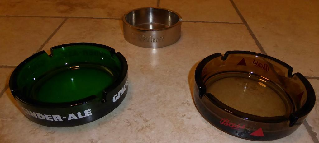 Asbak  Bass, Ginger-Ale en Marlboro, Verzamelen, Rookartikelen, Aanstekers en Luciferdoosjes, Ophalen, Zo goed als nieuw, Asbak