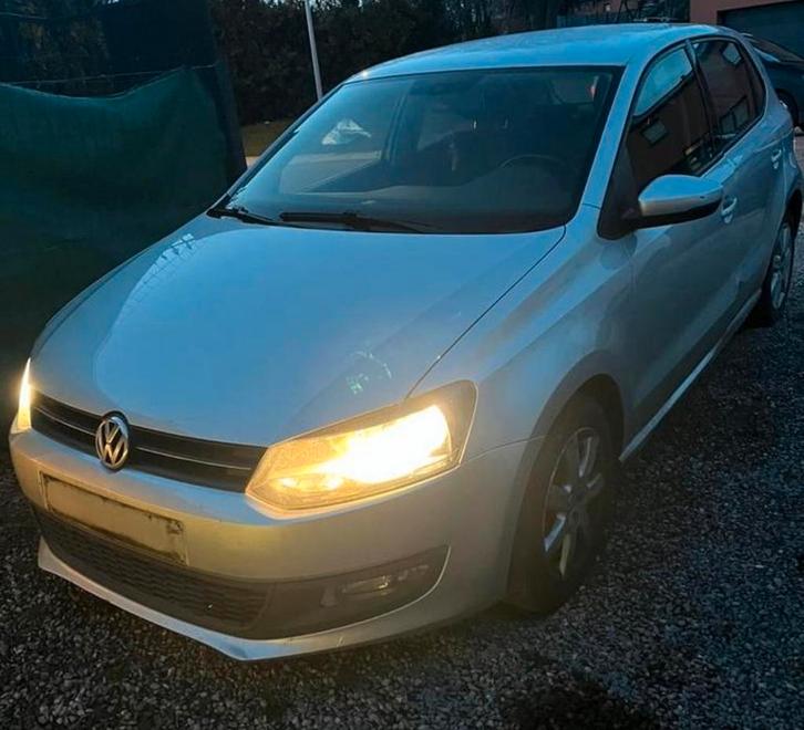 Polo 6r 1.2 tdi, Autos, Volkswagen, Particulier, Polo, Diesel, Euro 5, 5 portes, Boîte manuelle, Argent ou Gris, Gris, Enlèvement