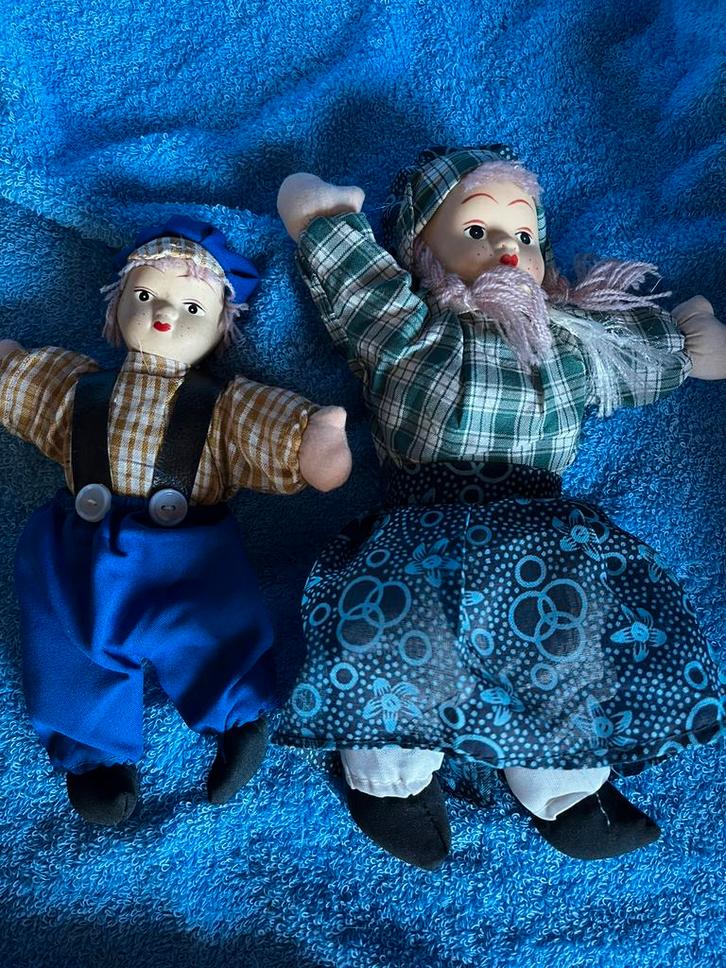 2 porseleinen poppen, Verzamelen, Poppen, Zo goed als nieuw, Verzenden