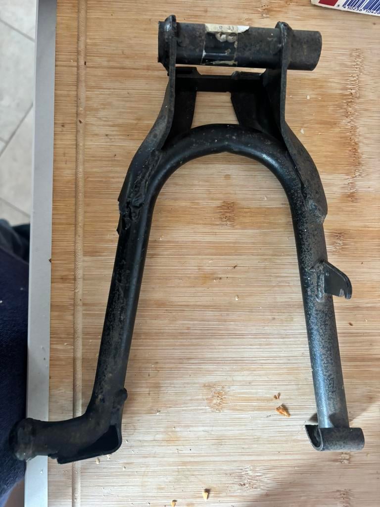 SS50 : Support central, béquille centrale Honda, Vélos & Vélomoteurs, Enlèvement ou Envoi, Neuf