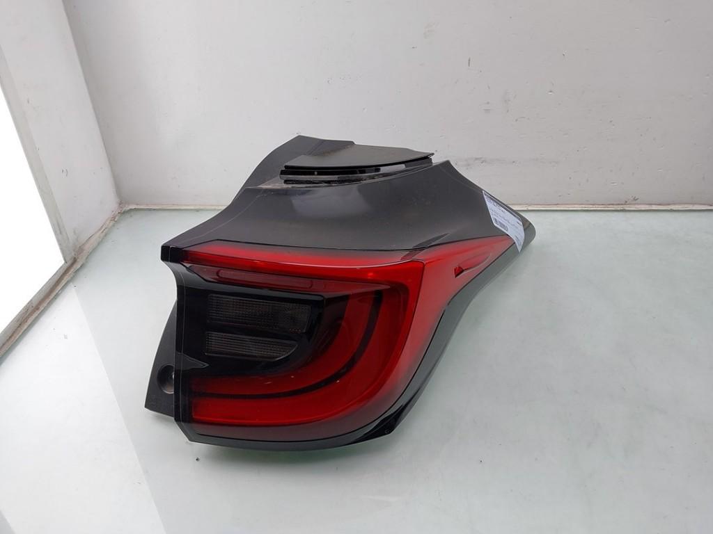 FEU ARRIÈRE DROIT Toyota Yaris IV (P21 / PA1 / PH1), Utilisé, Toyota