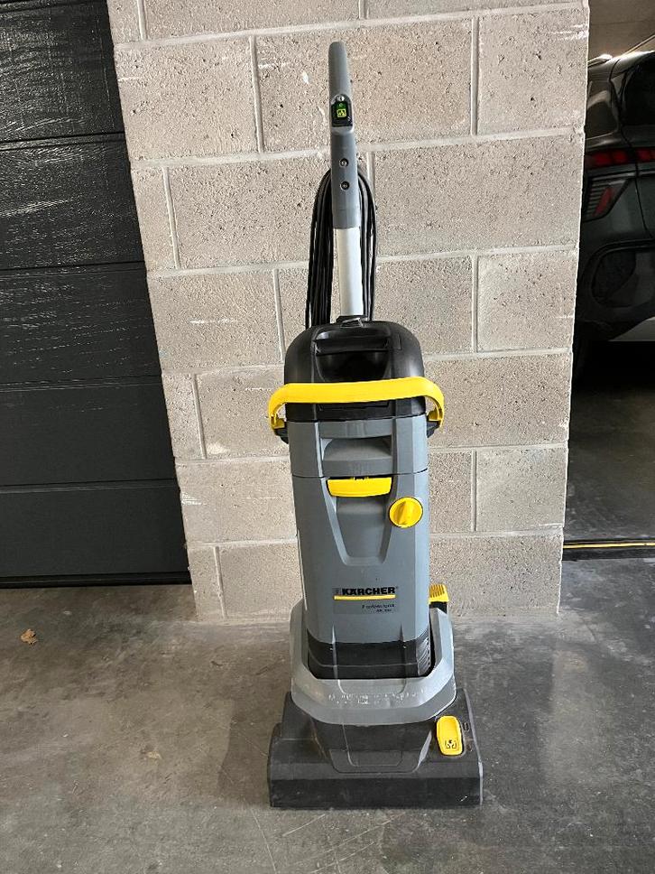 Karcher schrob-zuigmachine BR 30/4 C met 3 extra borstels, Doe-het-zelf en Bouw, Reinigingsmachines, Gebruikt, Schrobmachine, Ophalen