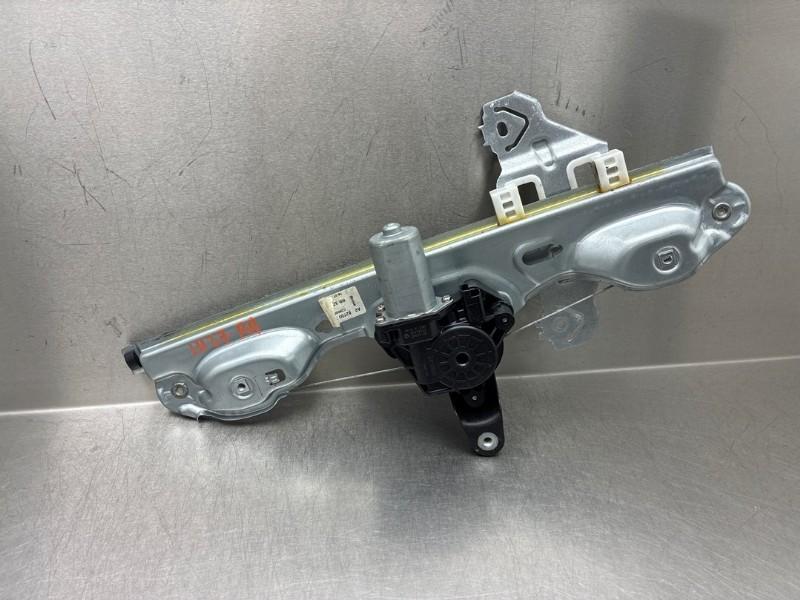 RAAMMECHANIEK RECHTS ACHTER Nissan Pulsar (C13) (01-2013/-), Gebruikt, Brose SE, Info@brose.com, Max-Brose-Straße 1
96450  Coburg, DE