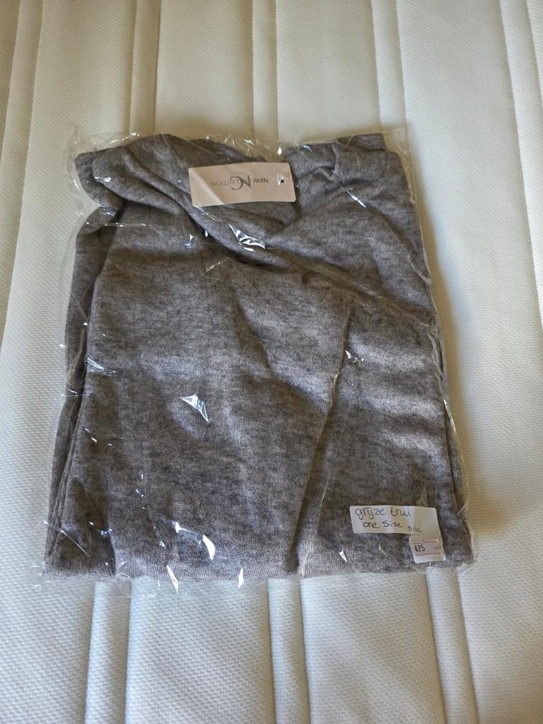 Grijze trui one size nieuw, Vêtements | Femmes, Jupes, Enlèvement ou Envoi