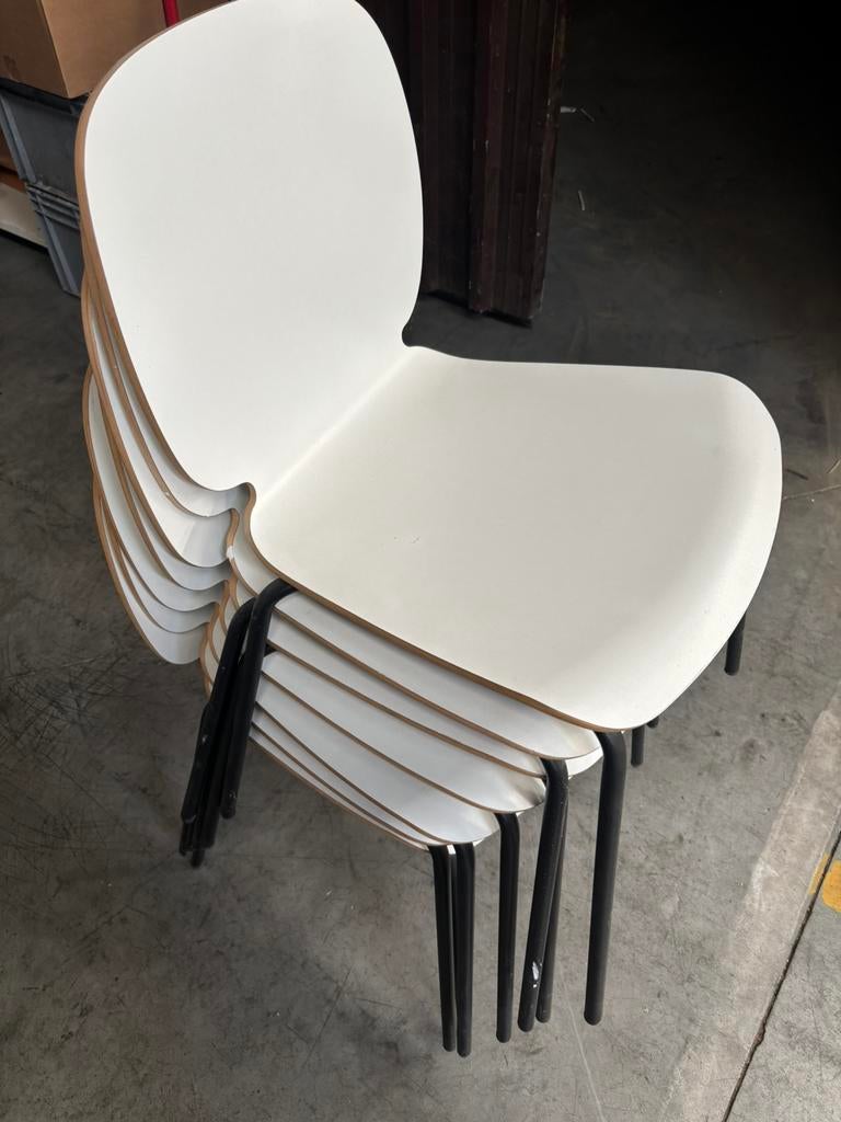 15x Witte stoelen, Ophalen, Zo goed als nieuw