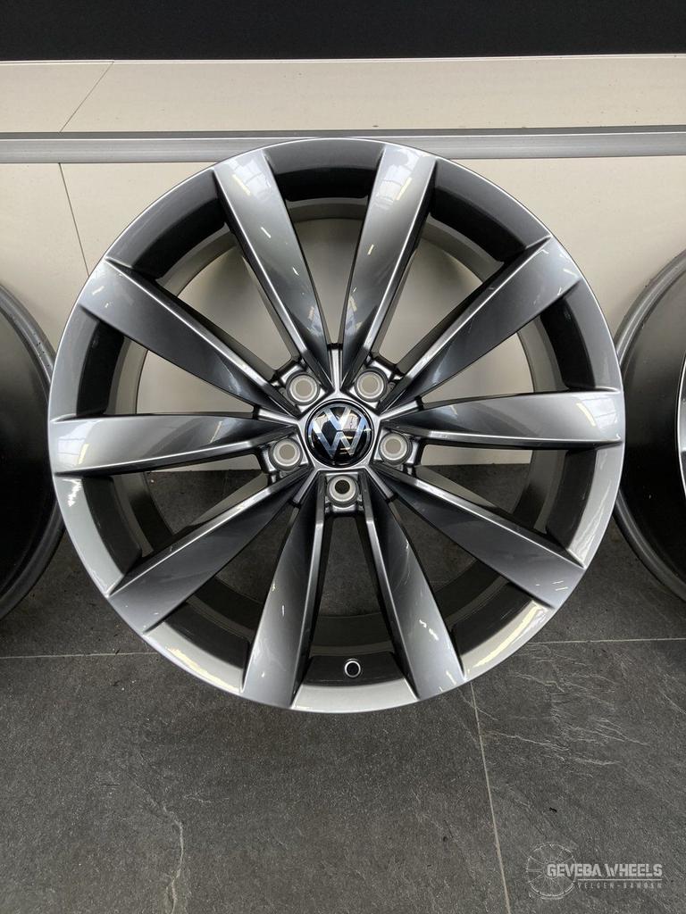 19” originele Volkswagen Passat / Arteon ‘Chennai’ velgen, 19 inch, Gebruikt, Velg(en), -