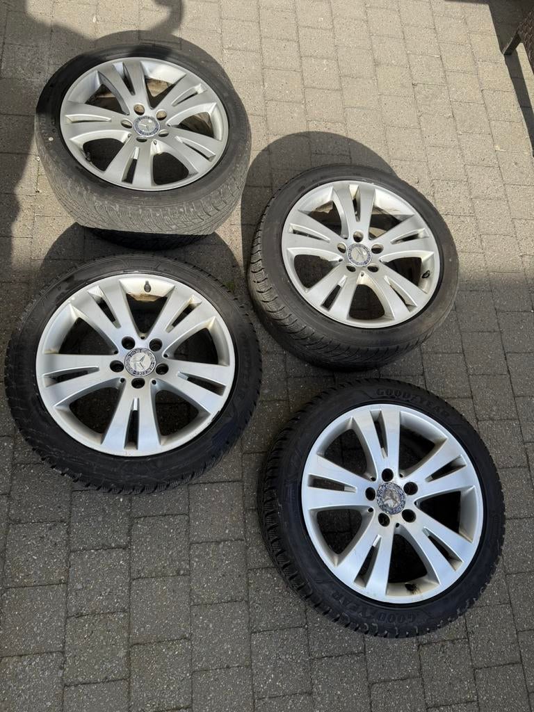 Jantes Mercedes Classe C W204+pneus+cache-moyeux, Autos : Pièces & Accessoires, Pneus & Jantes, Pneus hiver, Véhicule de tourisme