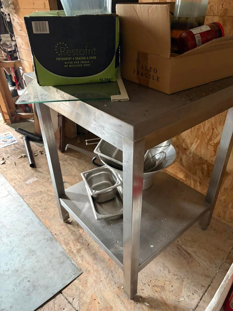 Table inox carree, Ophalen, Zo goed als nieuw