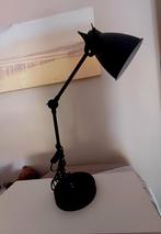 Nieuwe stevige bureaulamp, Ophalen