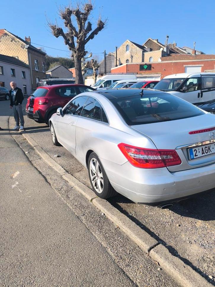 Mercedes classe E année 2012 avec 143000 km, Autos, Mercedes-Benz, Particulier, Classe E, Automatique, Enlèvement