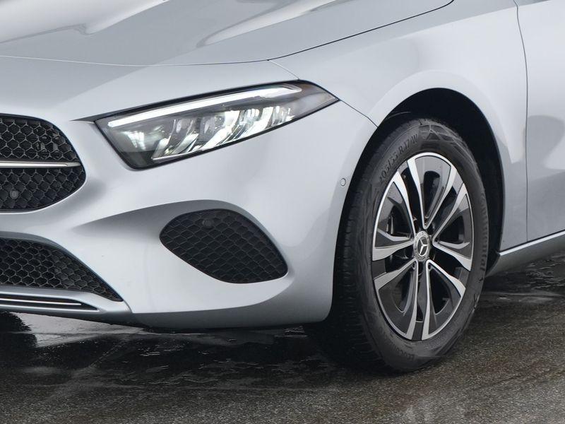 Mercedes-Benz A-klasse 250 e Hatchback Luxury Line | Verwarm, Auto's, Mercedes-Benz, Stof, Gebruikt, Zwart, 16 kWh