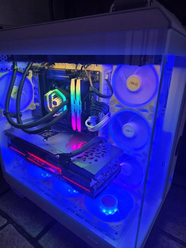 PC-gamer Msi RTX4070 TI Suprim + Ryzen 7 9800X3D, Computers en Software, Desktop Pc's, Zo goed als nieuw, 4 Ghz of meer, SSD, 16 GB