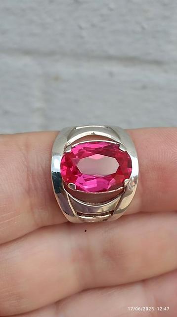 Schitterende sterling zilveren ring met robijnen uit USSR beschikbaar voor biedingen