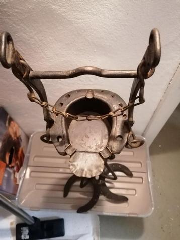 Retro asbak met paarden hoeven, Enlèvement