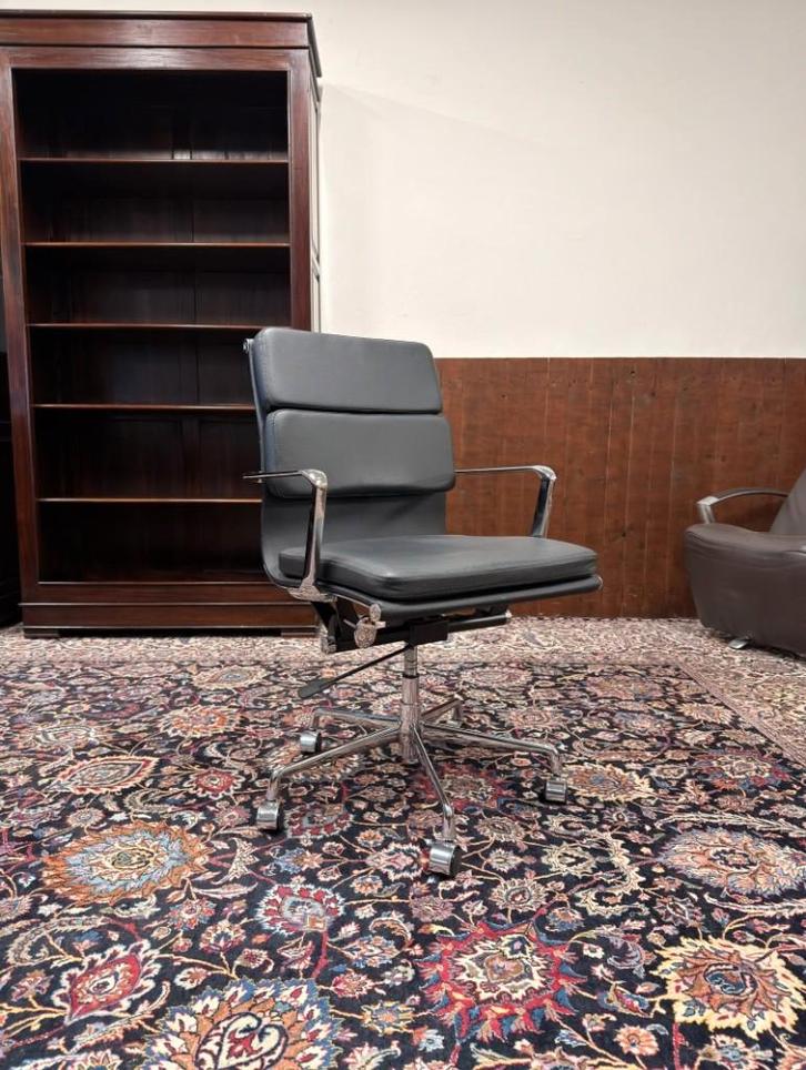 Moderne Bureaustoel Kopie Eames Vitra EA219, Antiek en Kunst, Antiek | Kantoor en Zakelijk, Ophalen of Verzenden