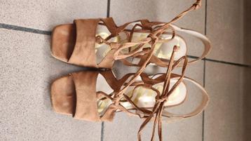 Leren sandalen  beschikbaar voor biedingen