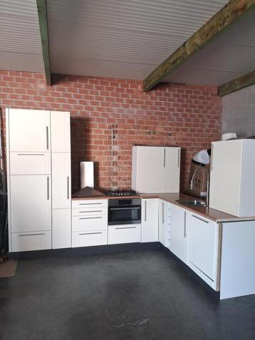Mooie- crème keuken compleet inclusief aparatuur, Huis en Inrichting, Keuken | Complete keukens, Ophalen, Zo goed als nieuw, Crème