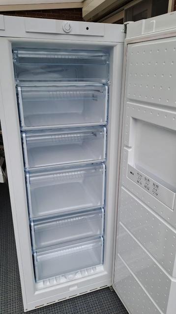 Diepvriezer, Vriezer Bosch 199 liter, 60 x 156 x 65, Elektronische apparatuur, Vriezers en Diepvrieskisten, Zo goed als nieuw
