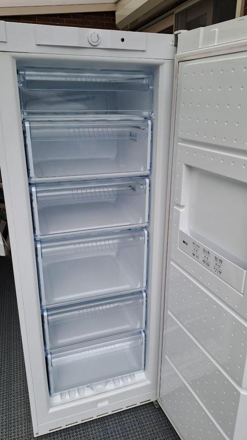 Diepvriezer, Vriezer Bosch 199 liter, 60 x 156 x 65, Elektronische apparatuur, Vriezers en Diepvrieskisten, Zo goed als nieuw