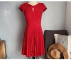 Robe plissée rouge Karen Millen pour femme 38-M NEW - design, Enlèvement ou Envoi, Neuf, Taille 38/40 (M), Rouge