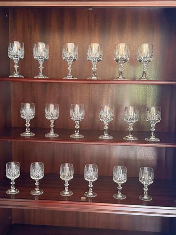 18 verres en cristal en parfait état 