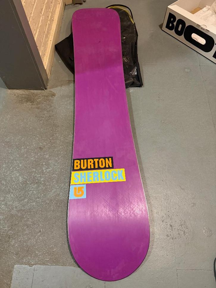 Snowboard Burton Sherlock 160 cm + Fixations Mission EST, Sports & Fitness, Snowboard, Utilisé, Fixations, Enlèvement