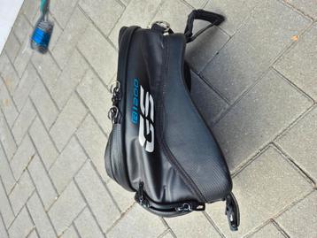 Bmw tanktas voor gs1200 past ook op gs1250 beschikbaar voor biedingen