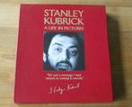 Stanley Kubrick a life in pictures Coffret et livre photos, Boeken, Film, Tv en Media, Ophalen, Gelezen