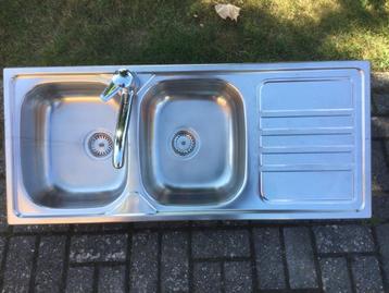 Gootsteen inox met kraan beschikbaar voor biedingen