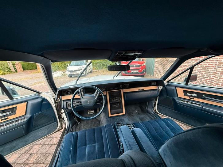 Lincoln continental 1984, Auto's, Lincoln, Particulier, Continental, Cruise Control, Benzine, 5 deurs, Automaat, Wit, Blauw, Stof