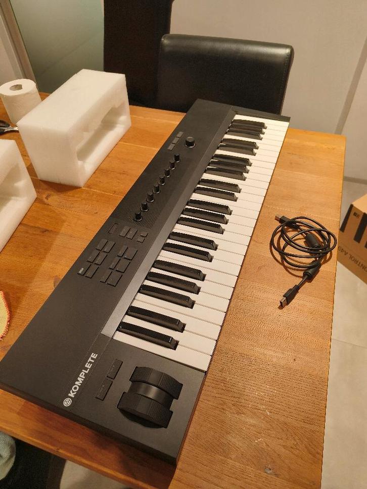 Native Instruments Komplete Kontrol A49, Musique & Instruments, Claviers, Neuf, 49 touches, Autres marques, Connexion MIDI, Enlèvement