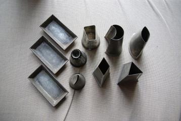 unieke oude metalen uitsteekvormen en spuitmonden beschikbaar voor biedingen