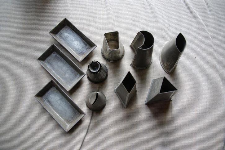 unieke oude metalen uitsteekvormen en spuitmonden, Antiek en Kunst, Curiosa en Brocante, Ophalen of Verzenden