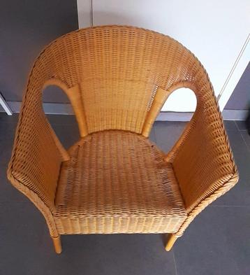 Rotan stoel beschikbaar voor biedingen
