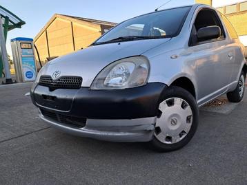 TOYOTA YARIS/1000cc BENZINE/GEKEURD/CAR PASS beschikbaar voor biedingen