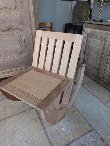 Kloeke design schommelstoel beschikbaar voor biedingen