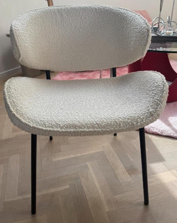 Fauteuil/stoel in zachte bouclé bekleding, Huis en Inrichting, Fauteuils, Nieuw, Metaal, Stof, 50 tot 75 cm, Minder dan 75 cm