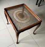 Table basse ancienne, Enlèvement