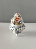 Capodimonte, decoratieve porseleinen snoepdoos,, Antiek en Kunst, Antiek | Keramiek en Aardewerk, Ophalen of Verzenden